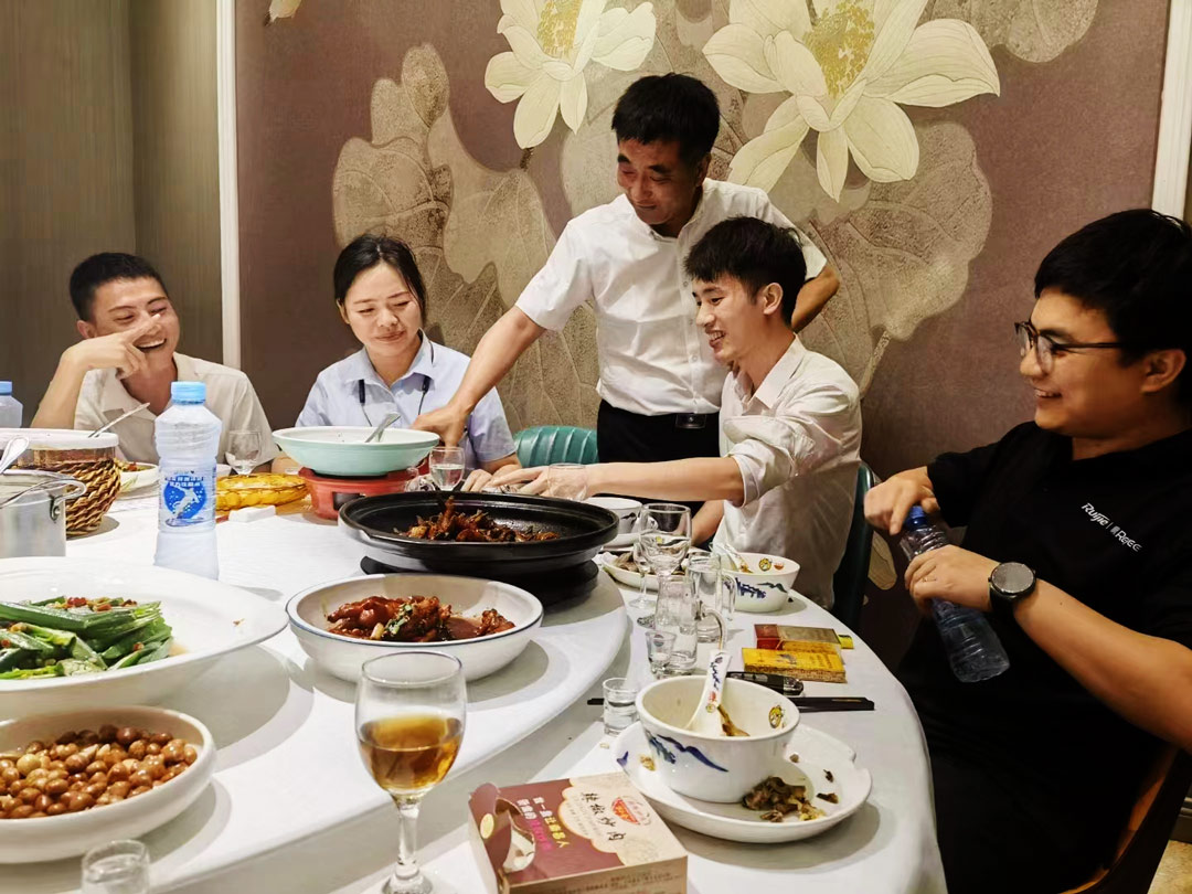 白酒夜飲，前程似錦